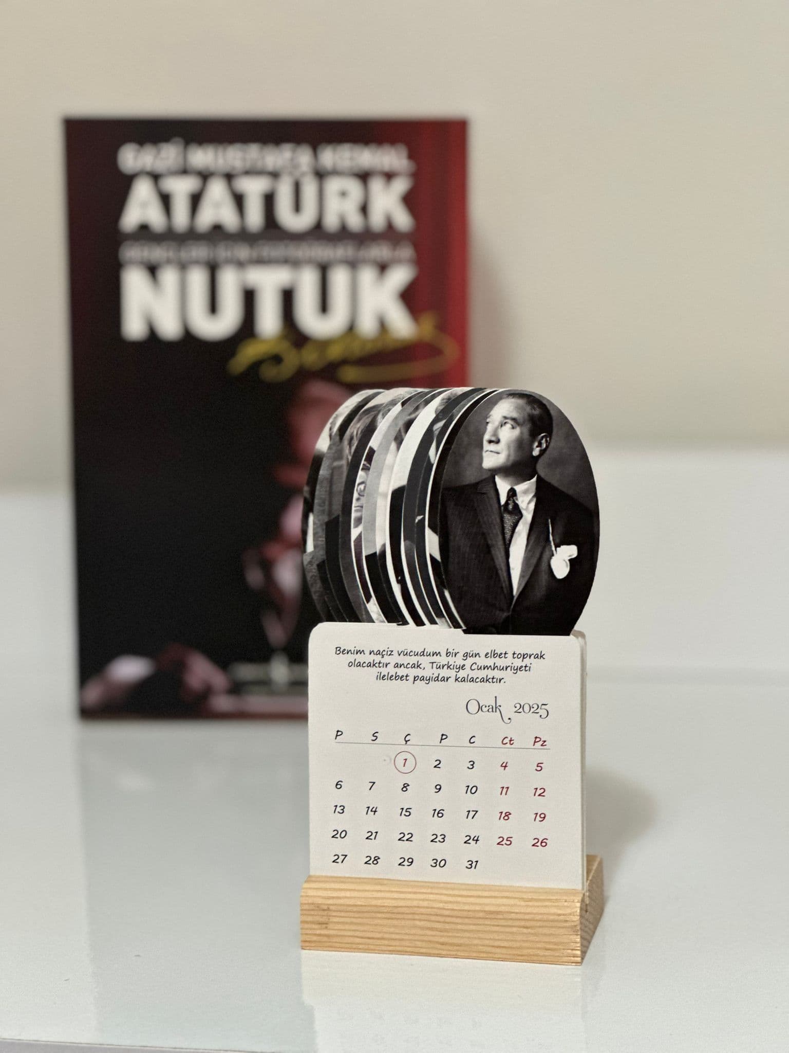 2026 Atatürk Takvimi Ahşap Ayaklı Atatürk Temalı Mini Özel Tasarım Takvim, Atatürk Takvim