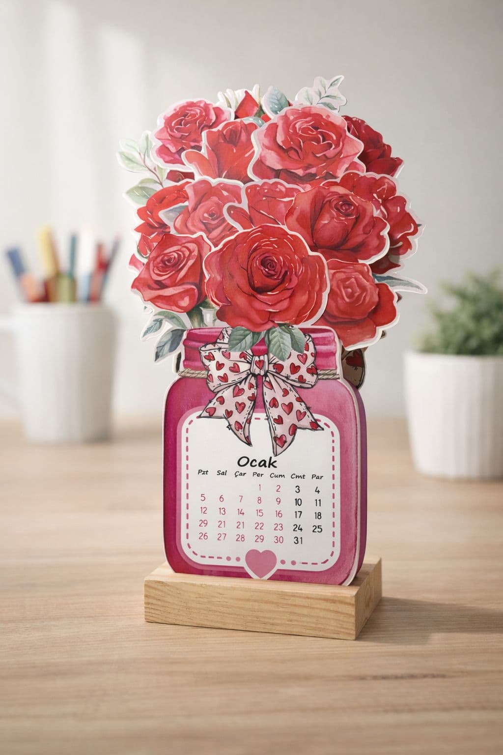2026 Kırmızı Gül Buketi Takvimi Ahşap Ayaklı Gül Buketi Temalı Özel Tasarım Takvim, 2026 Masa takvim